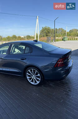 Седан Volvo S60 2018 в 