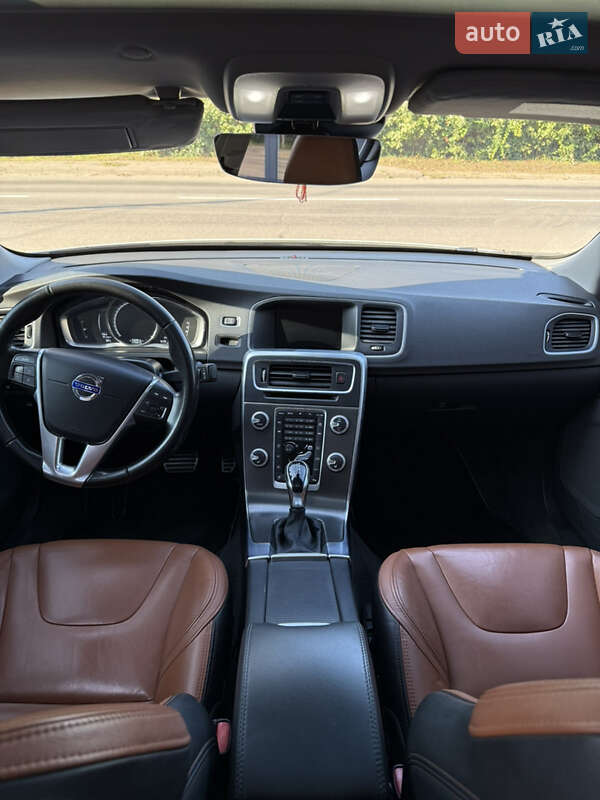 Седан Volvo S60 2015 в Черновцах