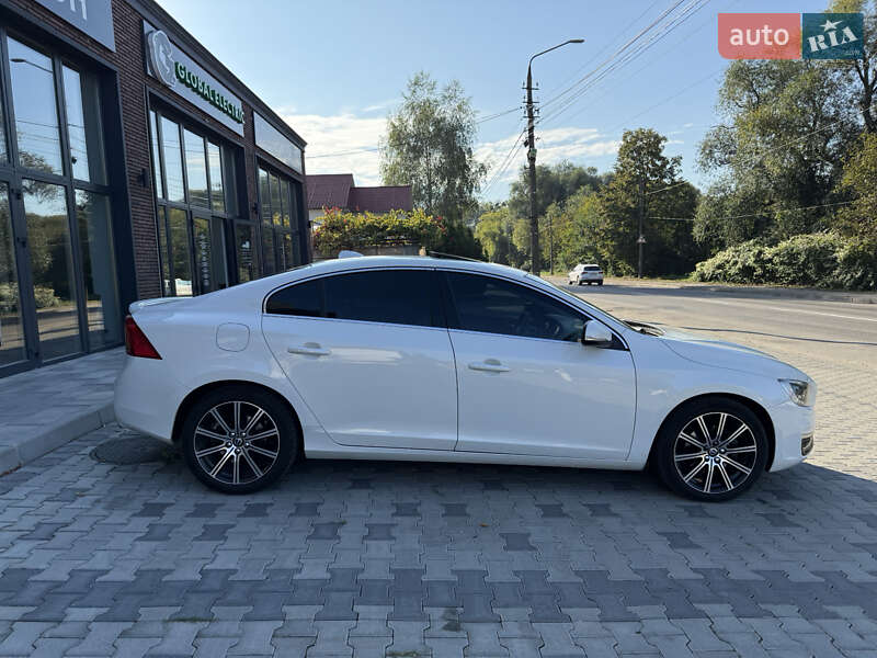 Седан Volvo S60 2015 в Черновцах