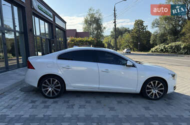 Седан Volvo S60 2015 в 