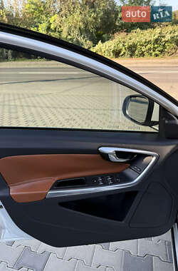 Седан Volvo S60 2015 в 
