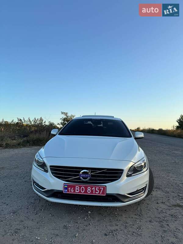 Седан Volvo S60 2015 в Харькове
