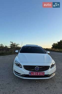 Седан Volvo S60 2015 в 