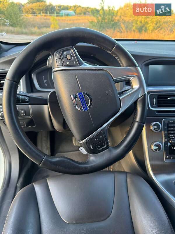 Седан Volvo S60 2015 в Харькове