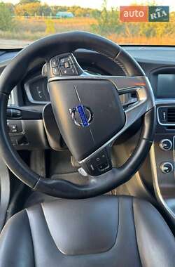 Седан Volvo S60 2015 в 