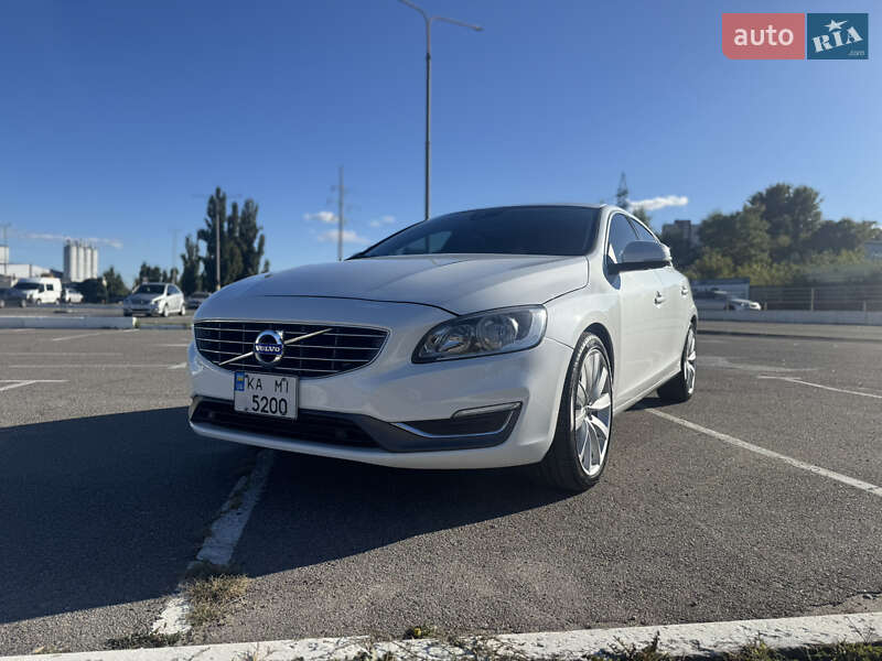Седан Volvo S60 2016 в Киеве