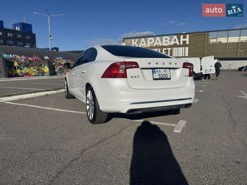 Седан Volvo S60 2016 в Киеве