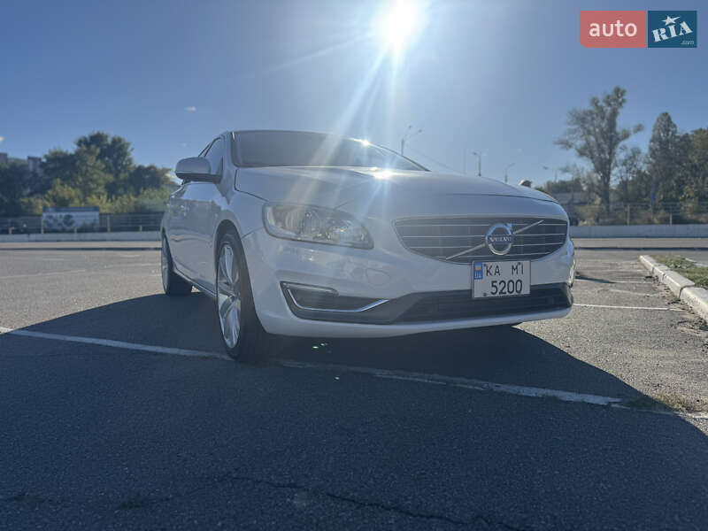 Седан Volvo S60 2016 в Киеве