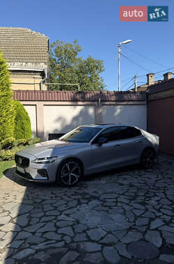 Седан Volvo S60 2023 в 