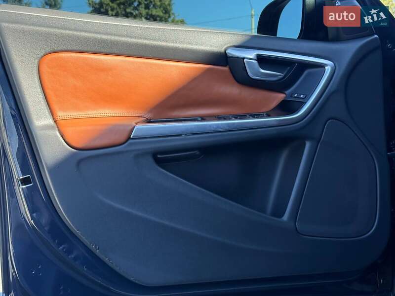 Седан Volvo S60 2013 в Ровно