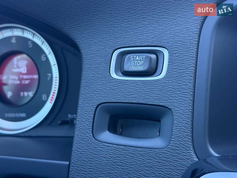 Седан Volvo S60 2013 в Ровно