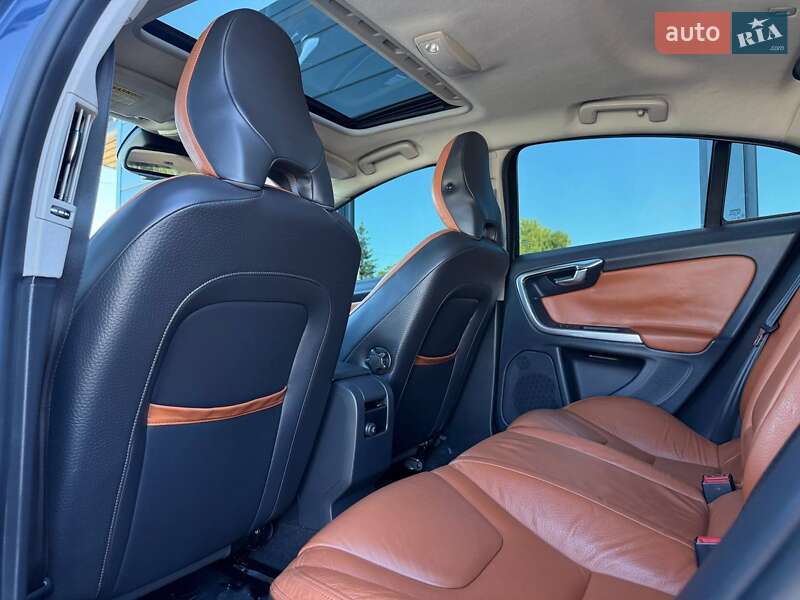 Седан Volvo S60 2013 в Ровно