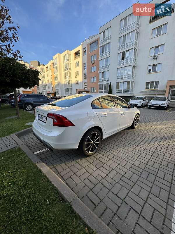 Седан Volvo S60 2016 в Львове