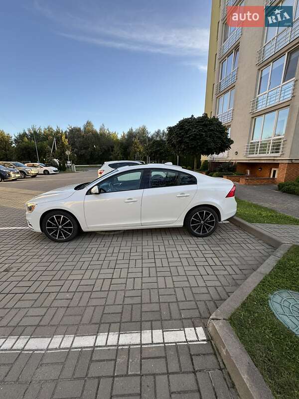 Седан Volvo S60 2016 в Львове