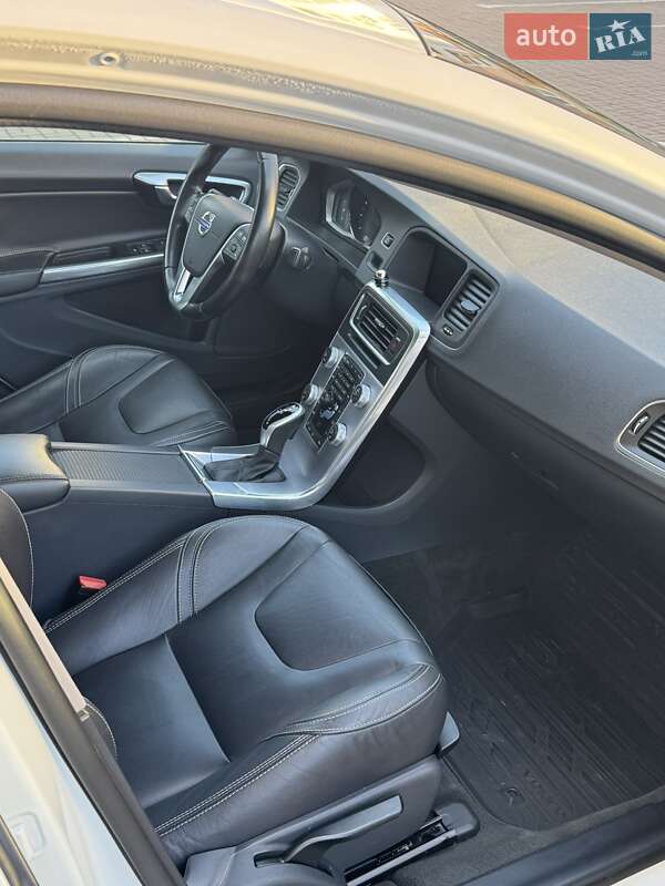 Седан Volvo S60 2016 в Львове