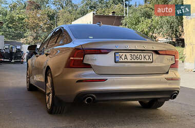 Седан Volvo S60 2019 в 
