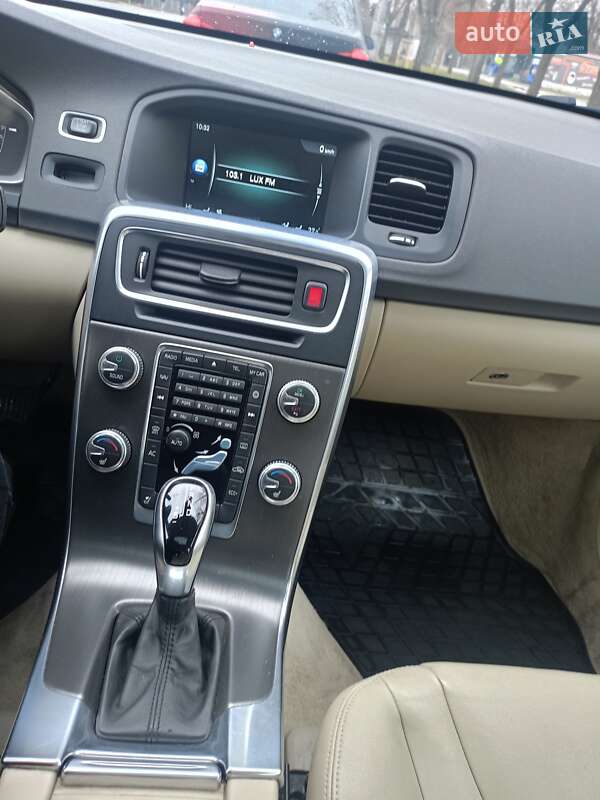 Седан Volvo S60 2014 в Києві