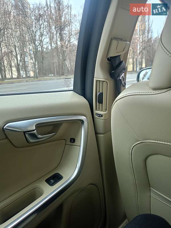 Седан Volvo S60 2014 в Києві
