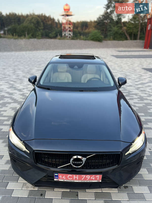 Седан Volvo S60 2020 в Львове