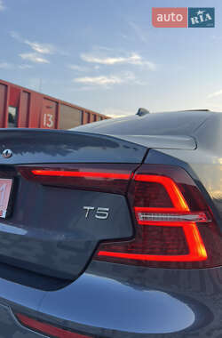 Седан Volvo S60 2020 в 
