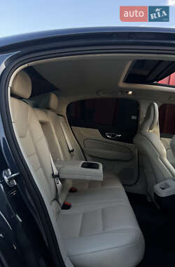 Седан Volvo S60 2020 в 