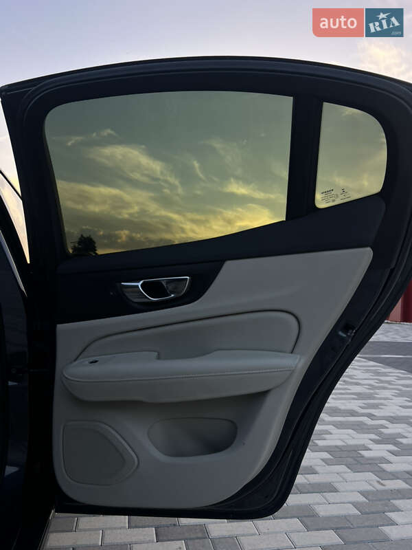 Седан Volvo S60 2020 в Львове