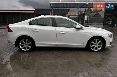 Седан Volvo S60 2015 в 