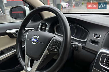 Седан Volvo S60 2015 в 