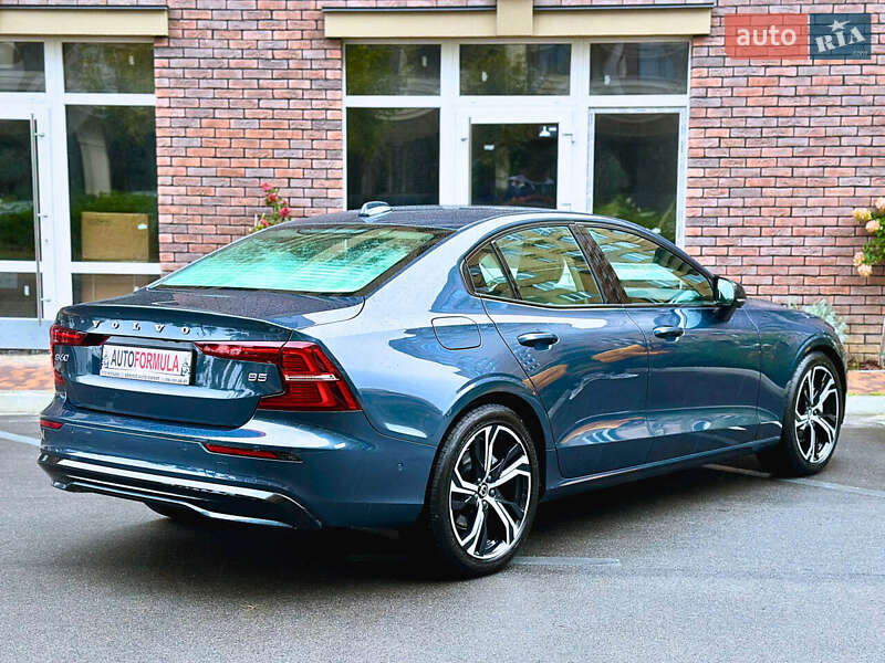 Седан Volvo S60 2024 в Киеве