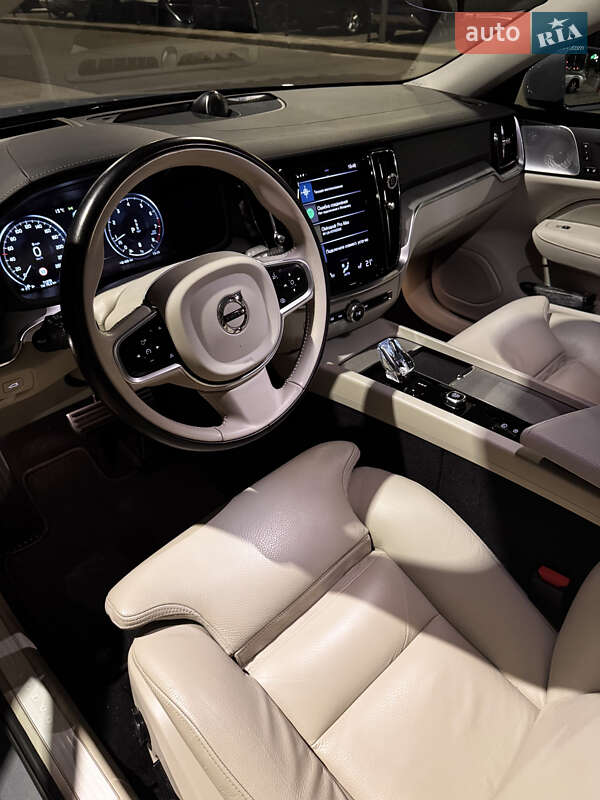 Седан Volvo S60 2021 в Киеве