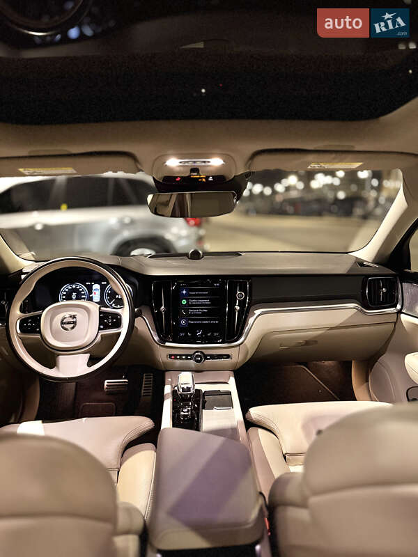 Седан Volvo S60 2021 в Киеве