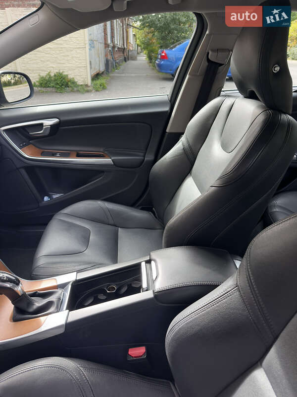 Седан Volvo S60 2016 в Харькове