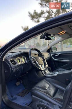 Седан Volvo S60 2012 в 