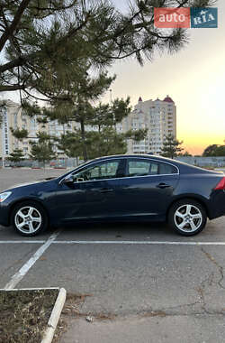 Седан Volvo S60 2012 в 