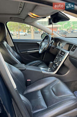 Седан Volvo S60 2012 в 