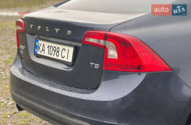 Седан Volvo S60 2011 в 
