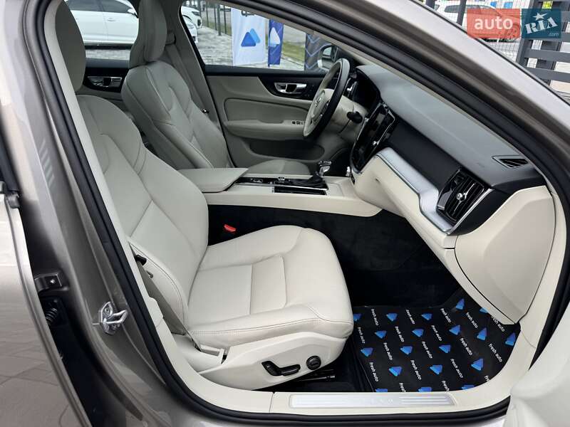 Седан Volvo S60 2019 в Ровно