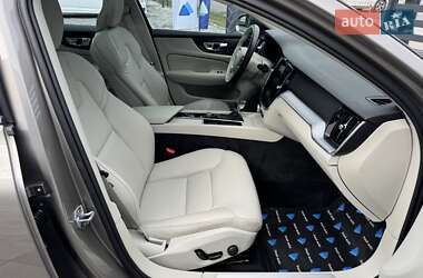 Седан Volvo S60 2019 в 