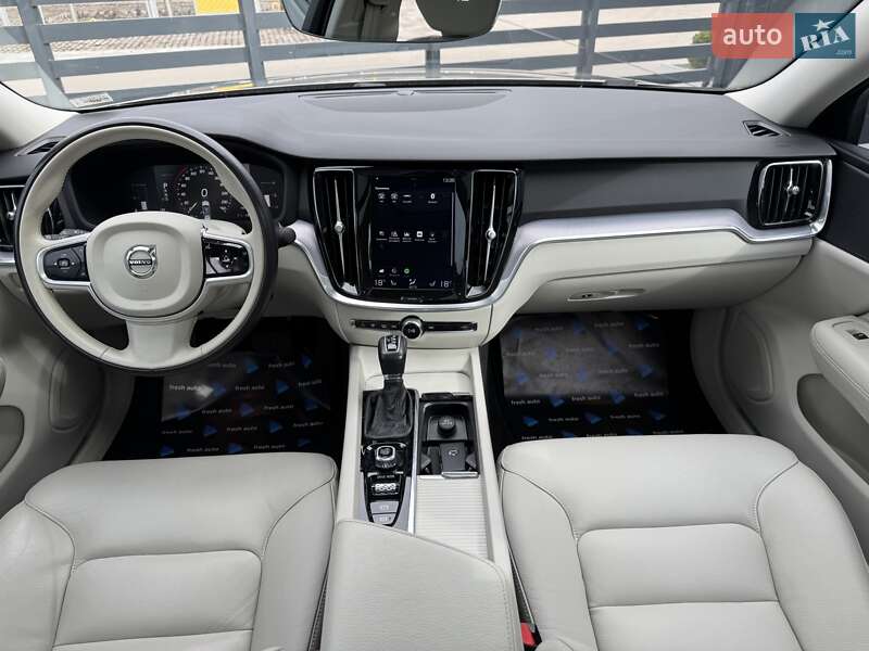 Седан Volvo S60 2019 в Ровно