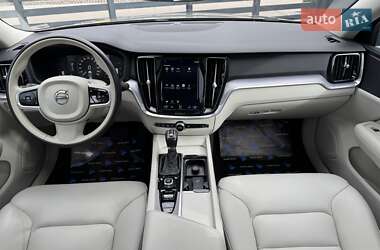 Седан Volvo S60 2019 в 