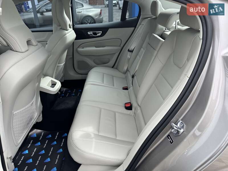 Седан Volvo S60 2019 в Ровно