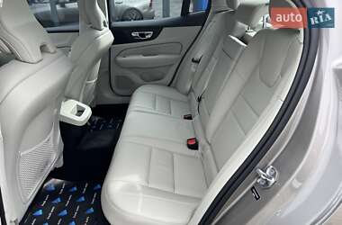 Седан Volvo S60 2019 в 