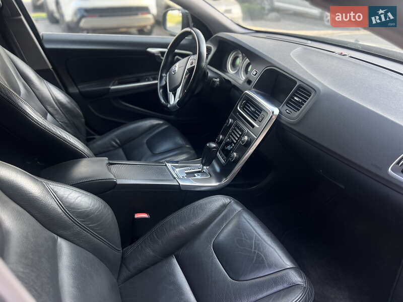 Седан Volvo S60 2011 в Ужгороде