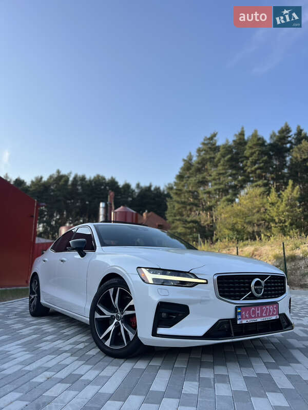 Седан Volvo S60 2019 в Львові