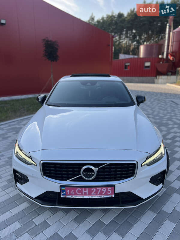 Седан Volvo S60 2019 в Львові