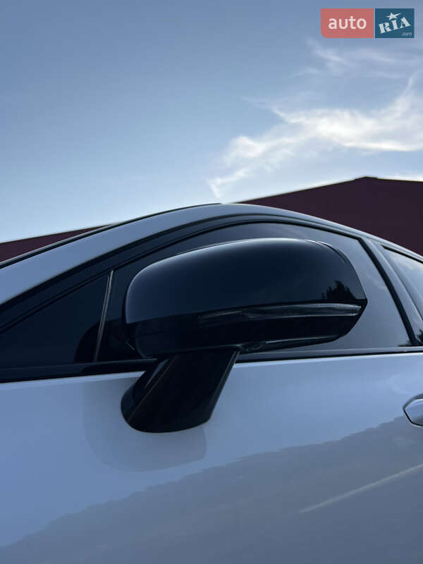 Седан Volvo S60 2019 в Львові