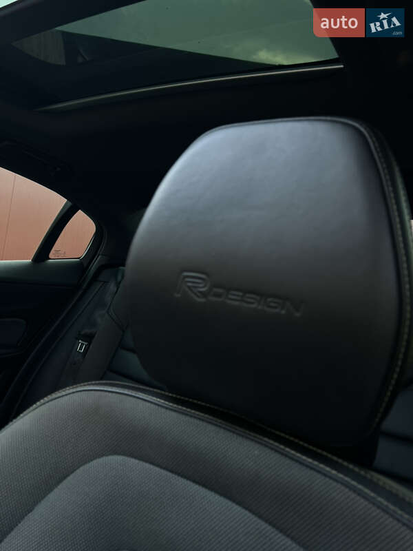 Седан Volvo S60 2019 в Львові