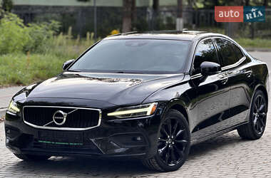 Седан Volvo S60 2021 в Новояворовске