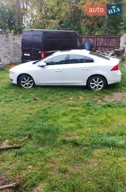 Седан Volvo S60 2015 в 