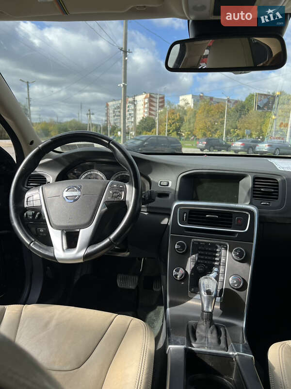 Седан Volvo S60 2012 в Чернівцях